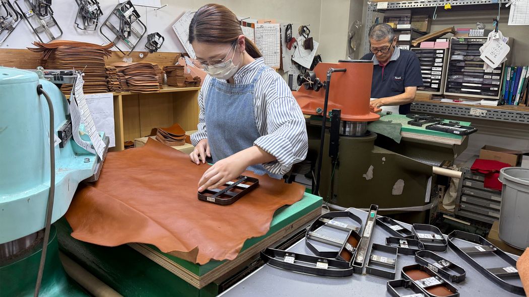 中国に職人技術を売らなくて本当によかった…｢メイドインジャパン財布｣を復権させた｢大阪の町工場｣の戦略 感情論ではなくそろばんで｢日本製を守る｣