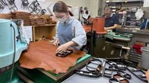 中国に職人技術を売らなくて本当によかった…｢メイドインジャパン財布｣を復権させた｢大阪の町工場｣の戦略