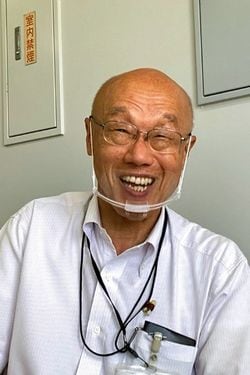 インタビューに応じる小林知史