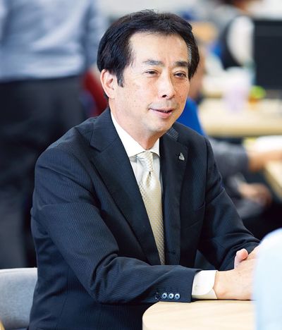 岩倉昌弘氏
