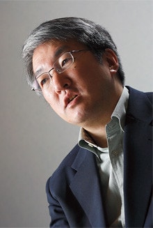 くろき・りょう●1957年、北海道生まれ。早稲田大学法学部卒。カイロ・アメリカン大学大学院修士。銀行、証券会社、総合商社勤務を経て作家となる。『トップ・レフト』『排出権商人』『巨大投資銀行』『エネルギー』、箱根駅伝に2度出場した体験を描いた『冬の喝采』など多数の著書がある。