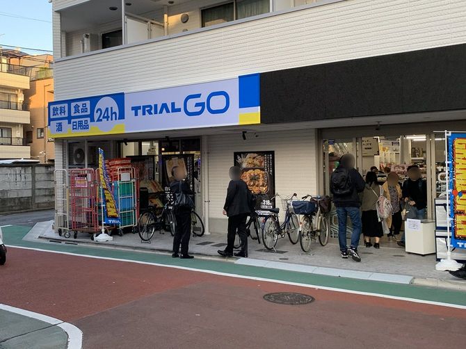 オープン初日の富士見台駅北店。