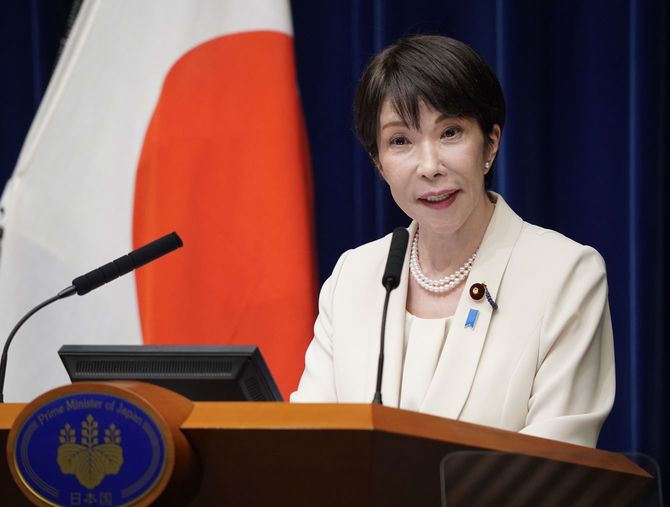 特別国会閉会を受け、記者会見で質問に答える高市早苗首相=2026年7月27日午後、首相官邸