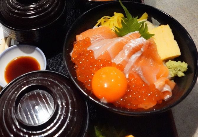 江戸辻屋の海鮮親子丼＝3600円