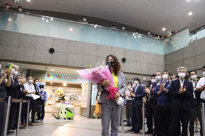 2022年7月11日、杉並区役所に初登庁する岸本聡子区長