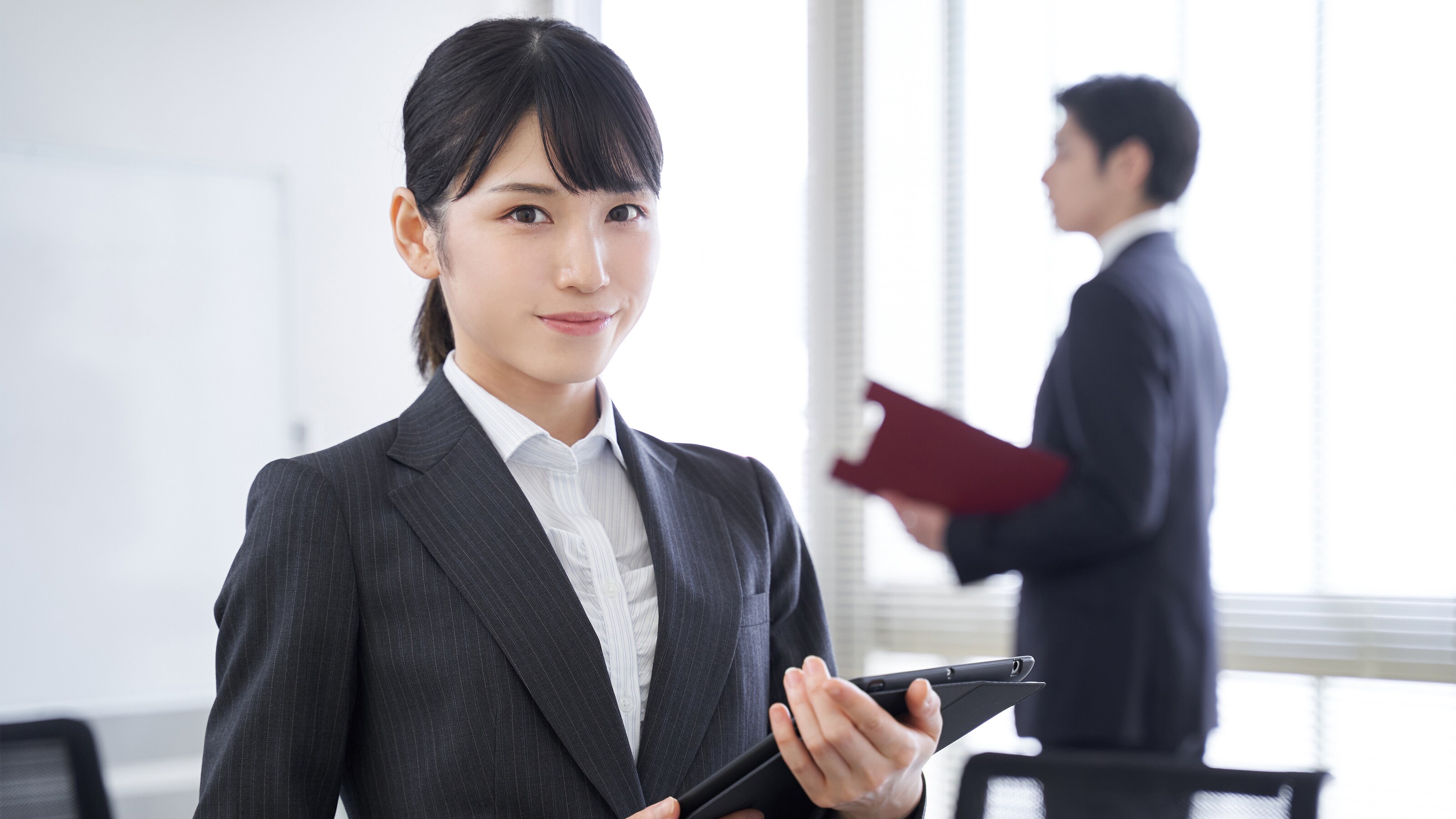 女性　新卒 