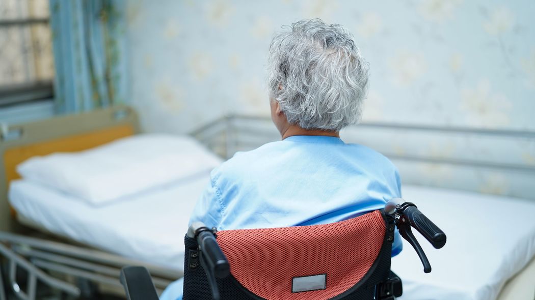 ｢ある日突然､会話も排泄もできなくなった｣認知症と誤診された80代女性の"本当の病名" 過度な｢早期発見｣が誤解の温床に