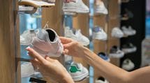｢たった1年で着用率1.7倍｣2014年の日本で"スニーカーを履く女性"が急増したワケ