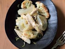 クミンが香る大人の一皿「蒸し鶏と玉ねぎ、焼きカリフラワーのマリネ」のレシピ