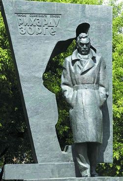 プーチン大統領が献花したモスクワ北西部のゾルゲ像。1985年建立。（写真＝ロシア軍事歴史協会ウェブサイトより）