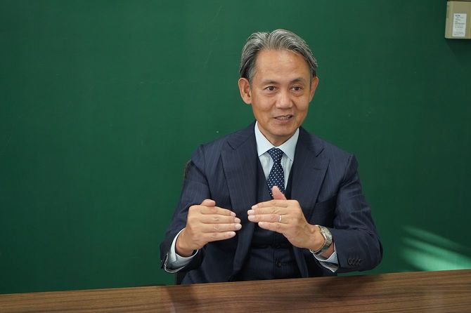 インタビューに応じる黒田さん