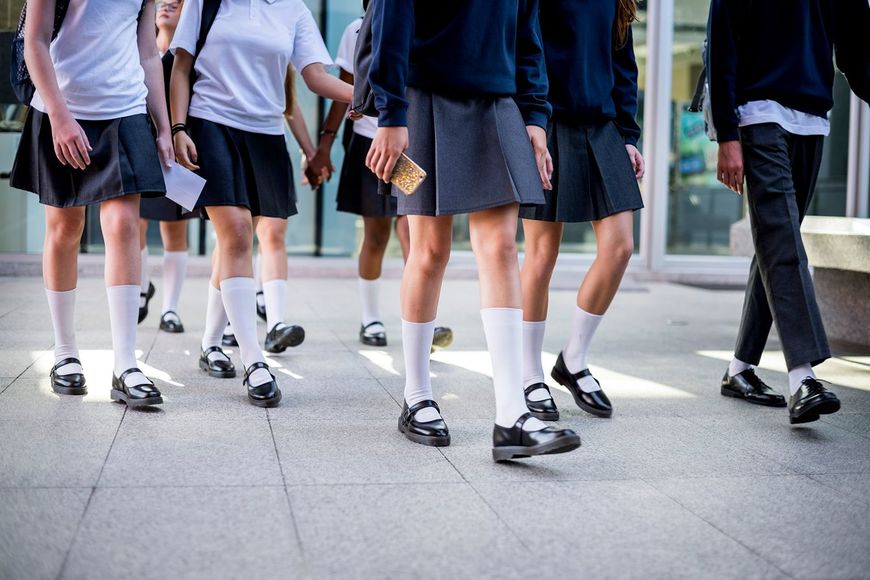 女子生徒のグループ