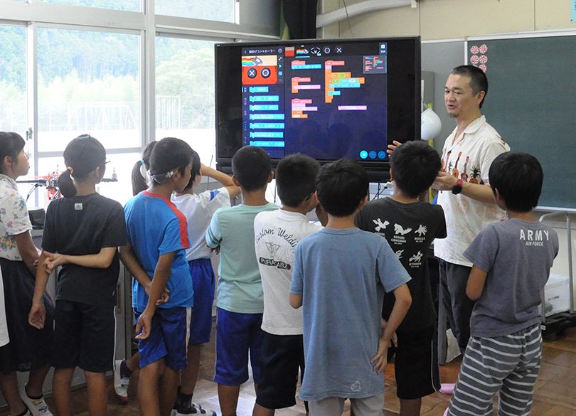 柔軟な働き方が実現すれば"副業"が広がる 社員の半数は副業を望んでいる