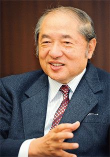 <strong>小島順彦●三菱商事社長</strong><br>1941年、東京都生まれ。65年東京大学工学部を卒業後、三菱商事に入社、重機部に配属される。78年サウジアラビア出向、85年ニューヨーク駐在、92年社長室会事務局部長、95年取締役、97年常務、2000年新機能事業グループCEO、01年副社長、04年より現職。