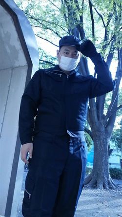 作業服に着替えた野村さん(提供=鉄人社)