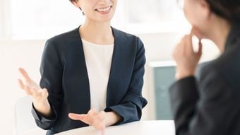仕事のデキる人は｢検討します｣とは言わない…作業の効率を下げる｢検討｣｢調査｣｢調整｣の言い換えフレーズ