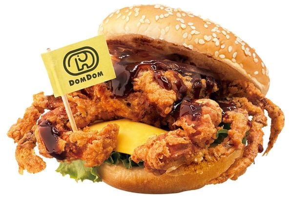ドムドム唯一無二のメニュー「丸ごと‼ カニバーガー」