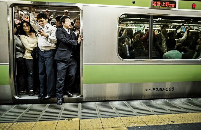 混雑した東京の電車