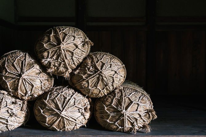 積み重なっている米俵