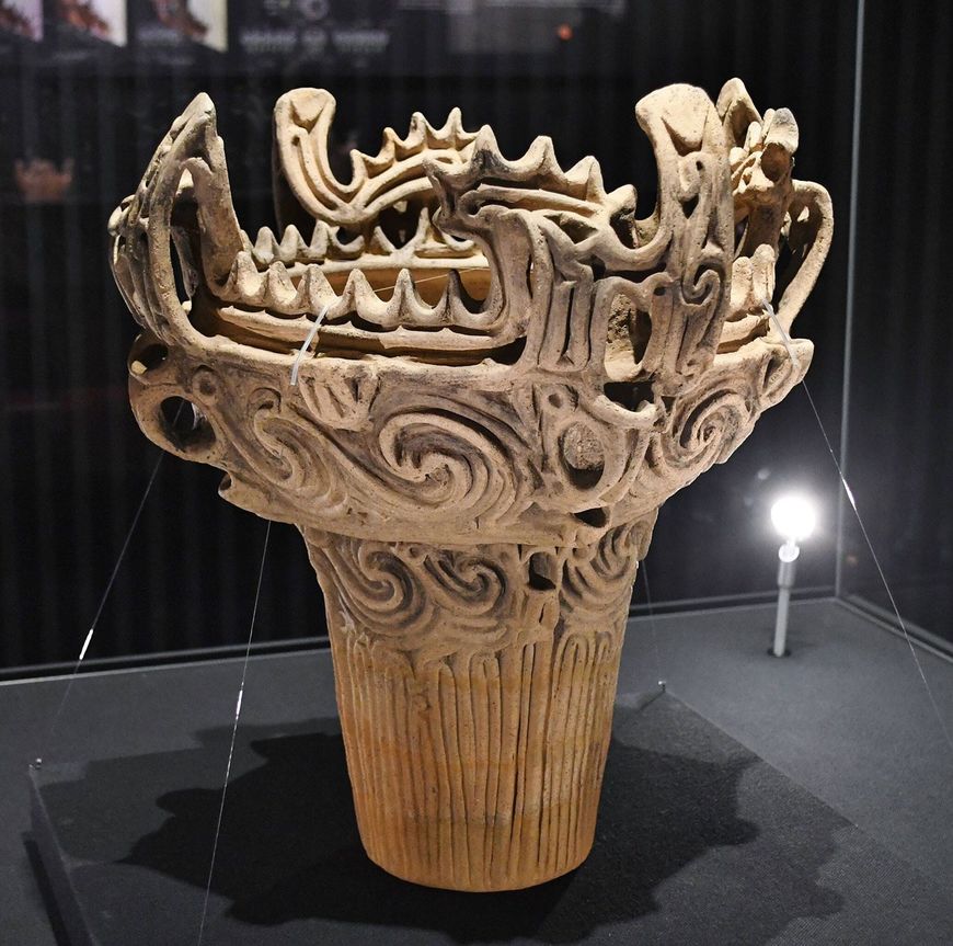 笹山遺跡出土 火焔型土器（深鉢形）（国宝指定番号1）