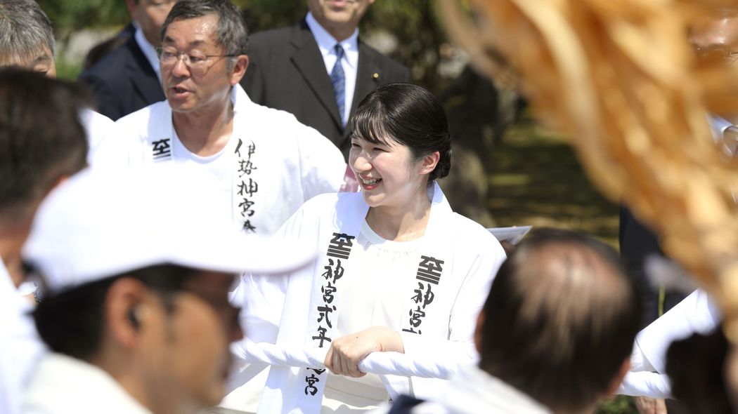愛子さまはヒールからフラットシューズに履き替えた…皇室研究家が確信した｢愛子さまの求心力｣の根拠