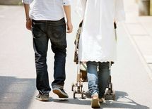 なぜ「育児は家族で」発想が虐待を産むか