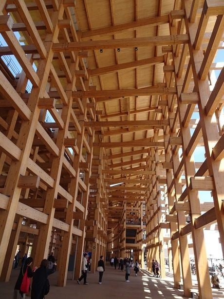 集成材やCLTが使われている万博リング