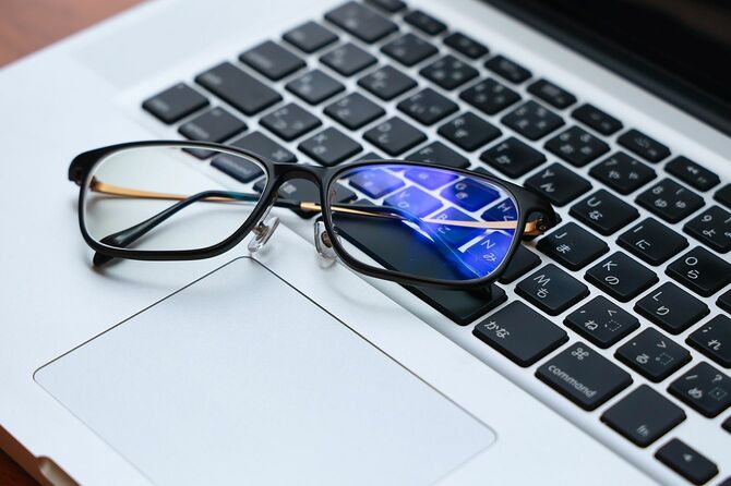 ブルーライトカットの眼鏡