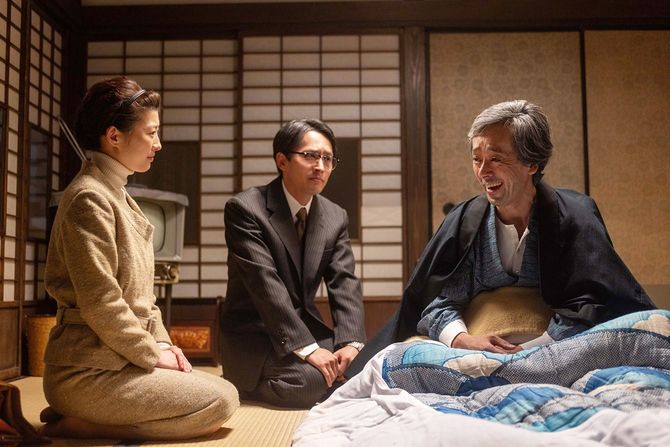 ドラマ「虎に翼」より、滝藤賢一演じる多岐川（右）