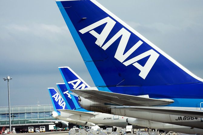 ANA ジェット飛行機、羽田空港