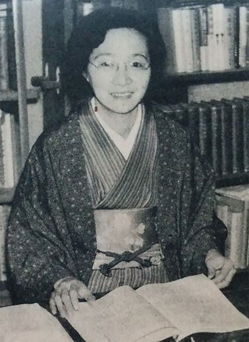 三淵嘉子と共に女性弁護士第一号となった明治大学女子専門部の中田正子、『アサヒグラフ』 1954年5月5日号