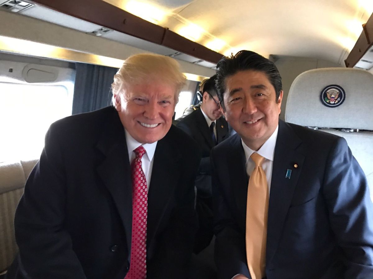 ドナルド・トランプ米国大統領と安倍晋三首相、2017年2月11日