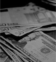 昨秋のリーマンショック以降、多くの投信がマイナスとなり、元本割れで頭を抱えている個人投資家が多い。