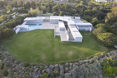 アメリカのセレブが日本人建築家に殺到中…安藤忠雄のコンクリ住宅に