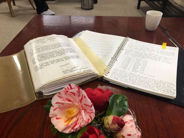 右がリピーター宿泊客専用のメッセージ・ノート。最多宿泊者は12回