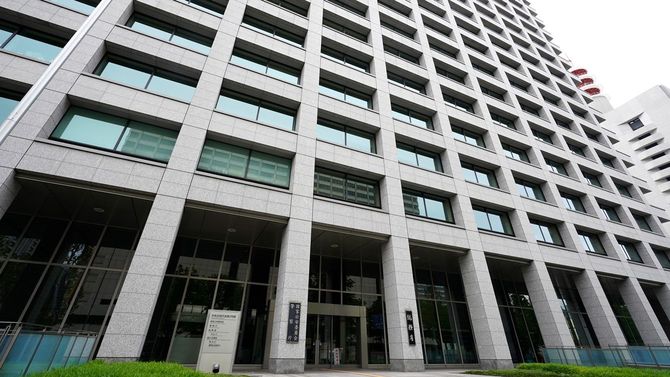 総務省、警察庁、国家公安委員会などが入る中央合同庁舎第2号館(東京都千代田区霞が関)=2020年5月3日