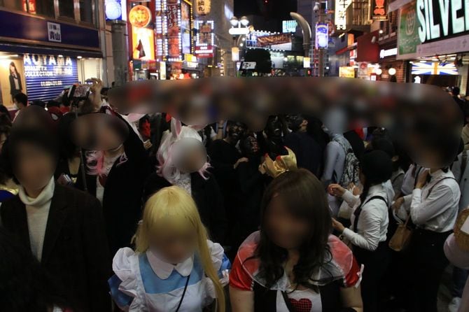 ハロウィンの仮装集団に占拠された2015年ごろの渋谷センター街