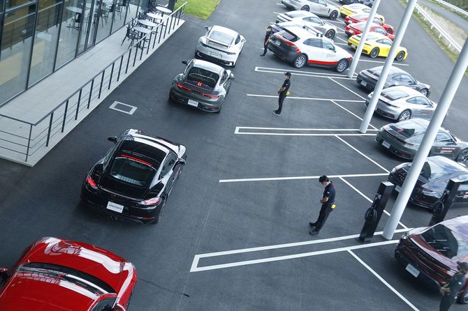 『ポルシェ・エクスペリエンスセンター東京』敷地内