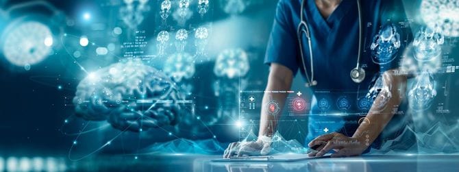 脳の分析をする医療者