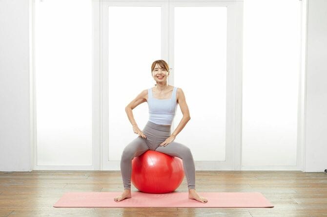 写真④　出典＝SAYAKA『バランスボール「美やせ」革命』（プレジデント社）