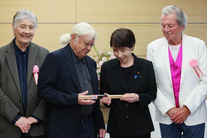 ディープ・パープルによる表敬を受ける高市首相（出典：首相官邸ホームページ）