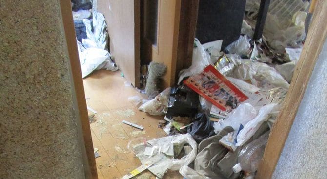 東京都内の一戸建てに住む50代の公務員の自宅。