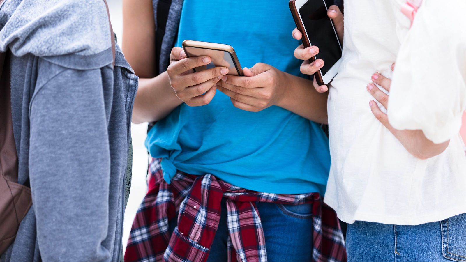 ｢やめたいのにやめられない｣は危険信号…自己肯定感がダダ下がりになる子どものSNS依存の兆候 ｢自撮り写真にイイネ｣されると脳に起きること