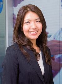 <strong>ファイザー 東東京医薬支店　中枢神経領域担当　綿貫里香</strong>●1979年生まれ。2002年入社。06年にインセンティブ賞も受賞。見込みがあれば、上司とともに夜遅くまで医師を待つことも。