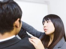 女性から男性へのセクハラ4例