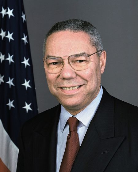 米国務長官コリン・L・パウエルの公式肖像写真。2001年1月に撮影、肩書は当時