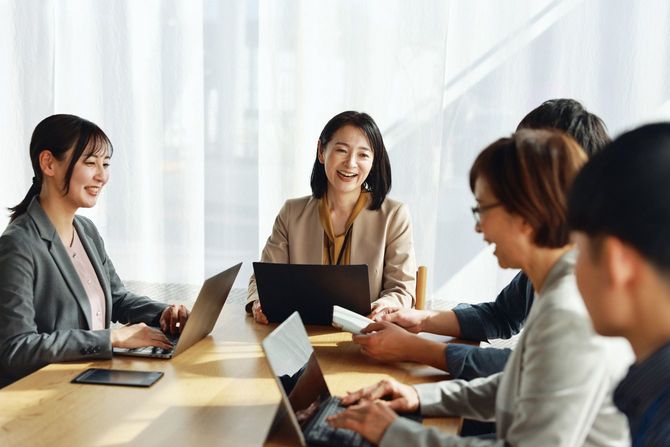 笑顔があふれるミーティング