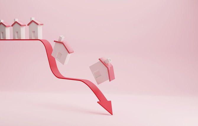 崩壊している不動産市場のグラフ