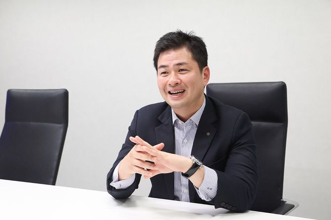 平崎さんが考える営業とは「金融商品を売ろう」ではなく、「生活のすべてを投入して、サービスすること」だという