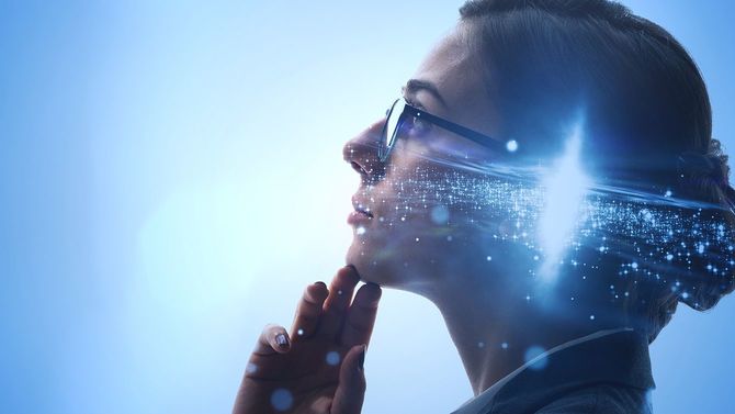 女性の脳内で光り輝くイマジネーション